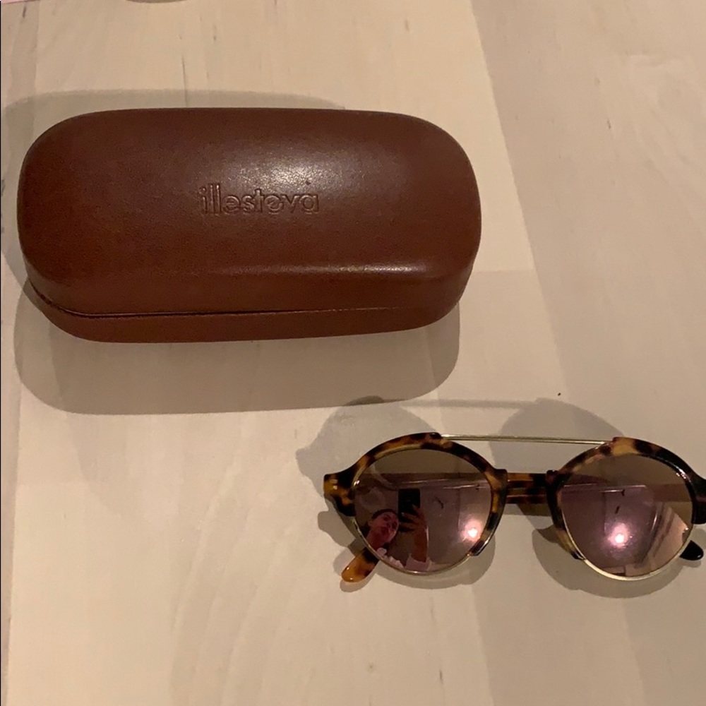 Illesteva Circle Sunglasses